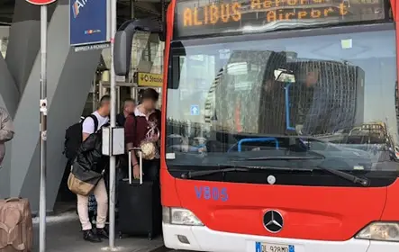Nápoles: traslado en autobús desde/hacia el aeropuerto de Nápoles y la estación marítima de Nápoles