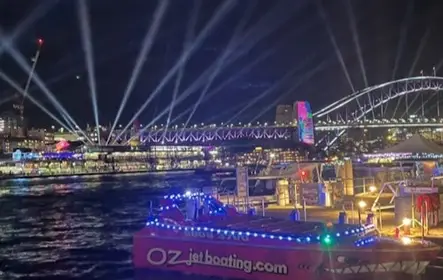 Porto de Sydney: Oz Jet Boat Vivid Sydney