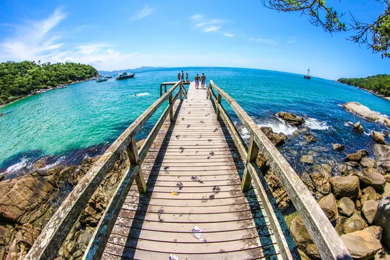Deck de madeira em Bombinhas