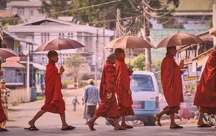 Luang Prabang mañana limosna y visita al mercado