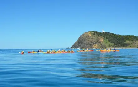 O passeio de caiaque no mar em Byron Bay