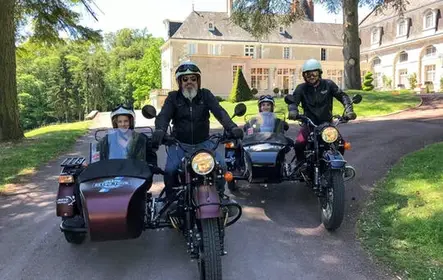 Recorrido en sidecar retro clásico desde Tours